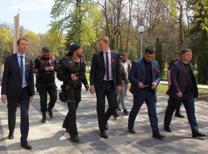заехали по пути